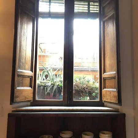 Pantheon Old Apartment *